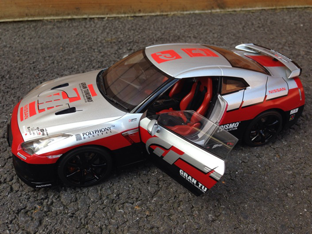 Nissan Skyline R35 decoration Gran Turismo 1/18 Kyosho
