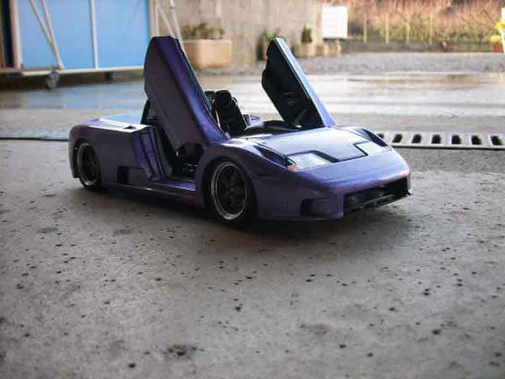 Bugatti EB110 barquette blauw 1/18 Burago