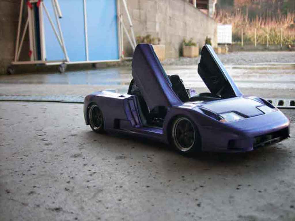 Bugatti EB110 barquette blauw 1/18 Burago