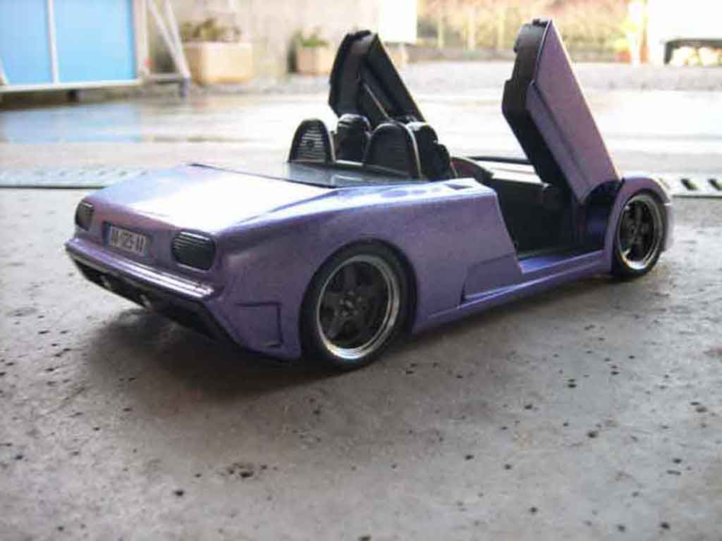 Bugatti EB110 barquette blauw 1/18 Burago
