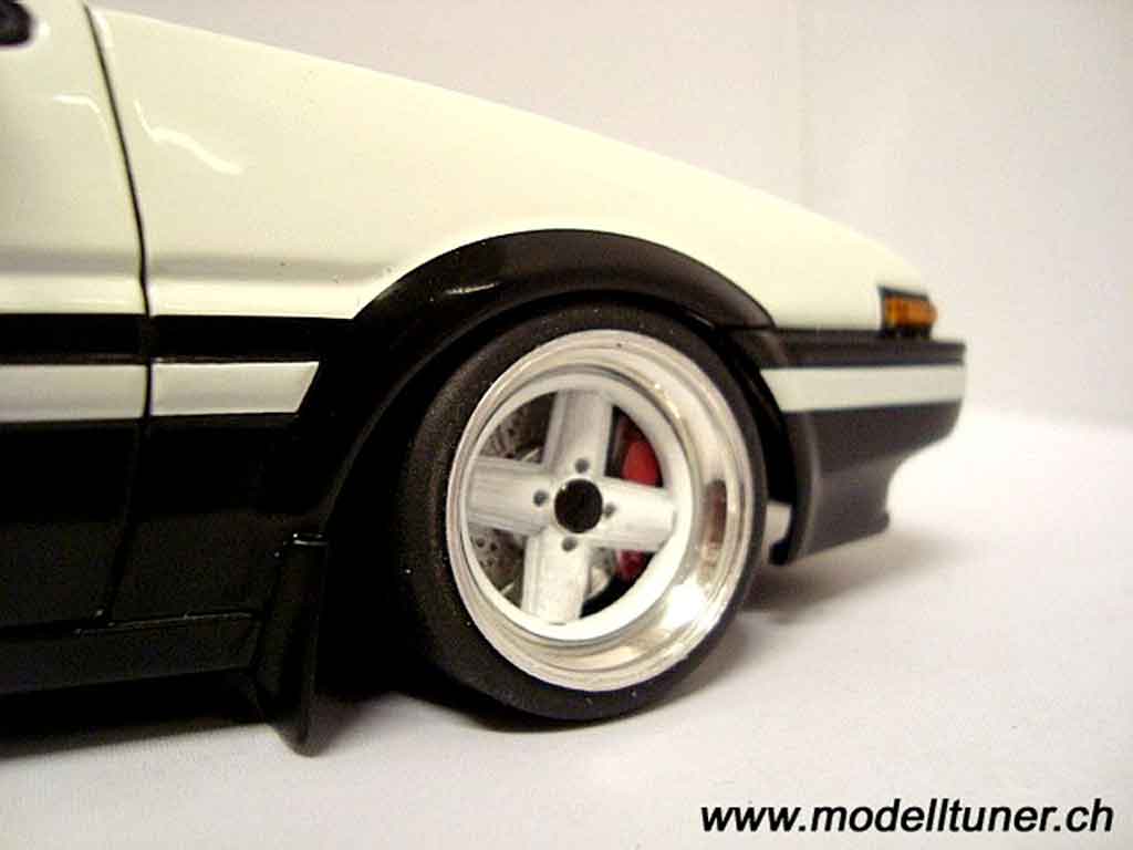 Toyota Trueno Drift preparation 1/18 Autoart