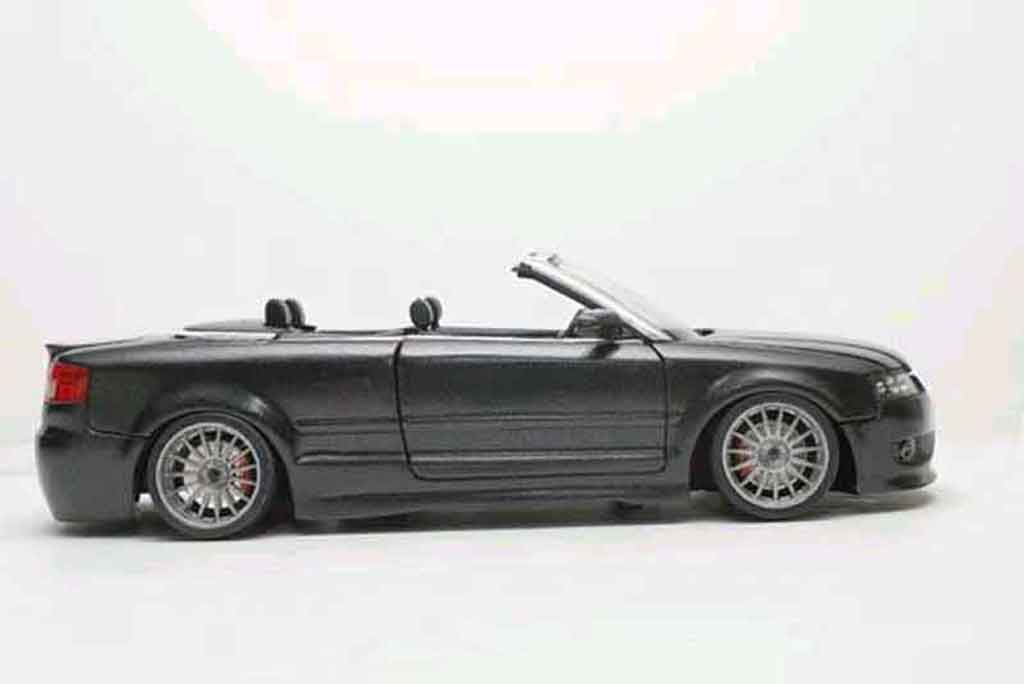 Audi A4 cabriolet v6 3l german look zwart 1/18 Welly
