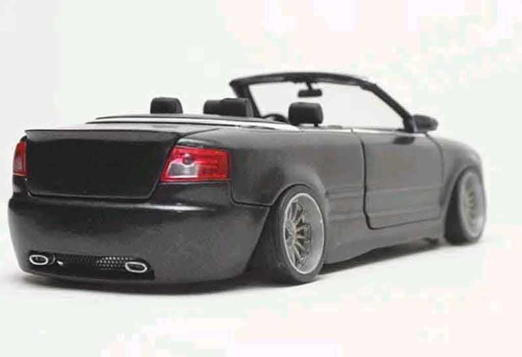 Audi A4 cabriolet v6 3l german look zwart 1/18 Welly