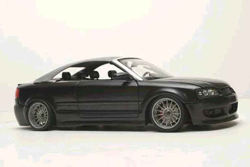 Audi A4 cabriolet v6 3l german look zwart 1/18 Welly