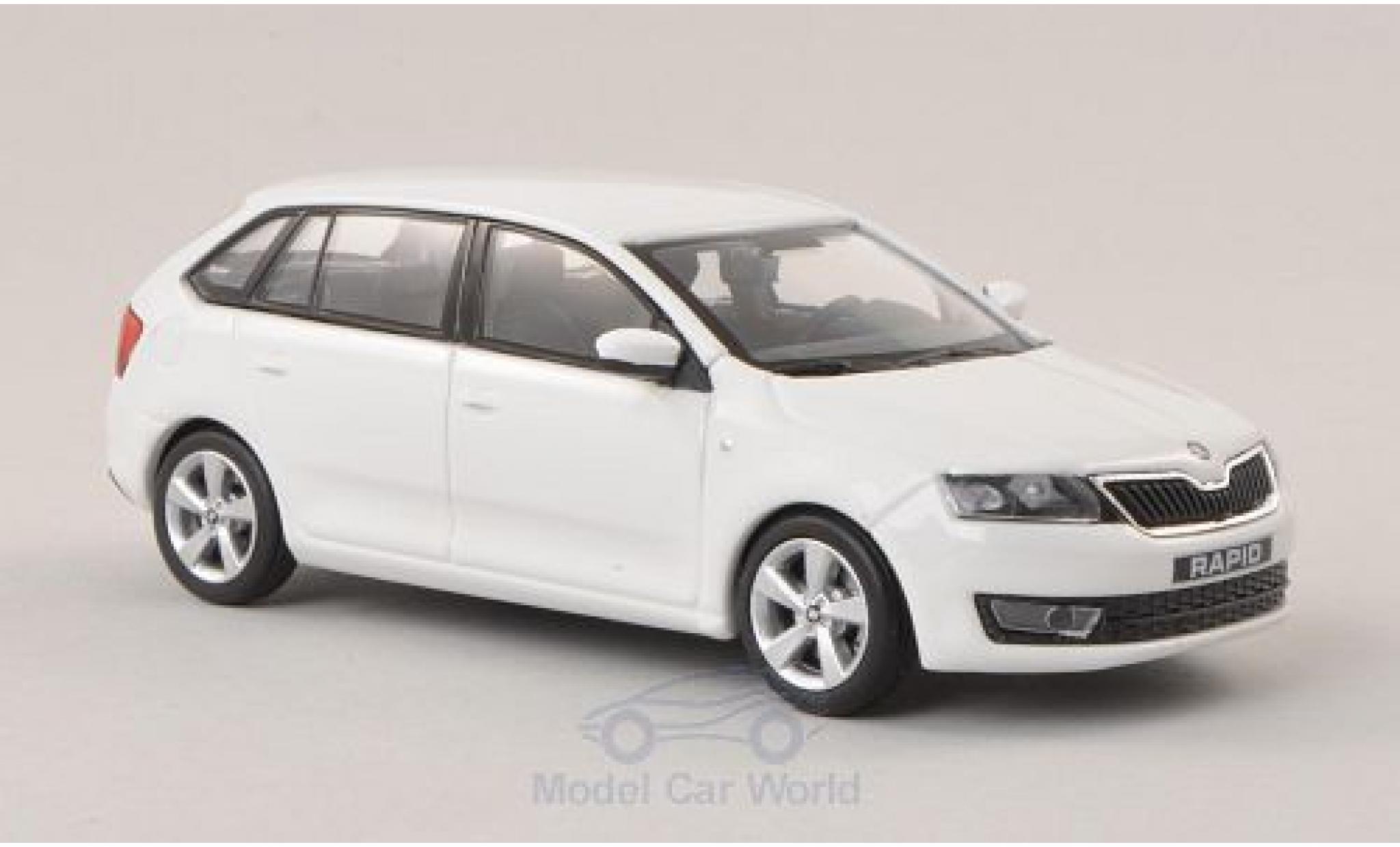 Skoda Rapid 1/43 Abrex Spaceback wit 2013 modelauto