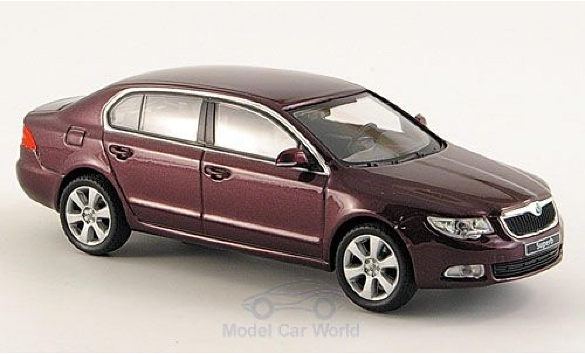 Skoda Superb 1/43 Abrex II metallic rood ohne Vitrine modelauto