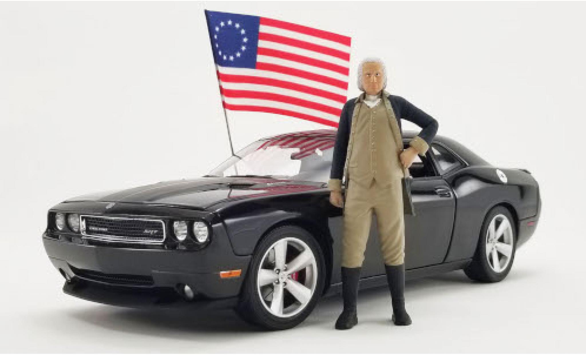 Dodge Challenger 1/18 ACME SRT8 George Washington Edition blauw 2010 mit Figur und Flagge modelauto