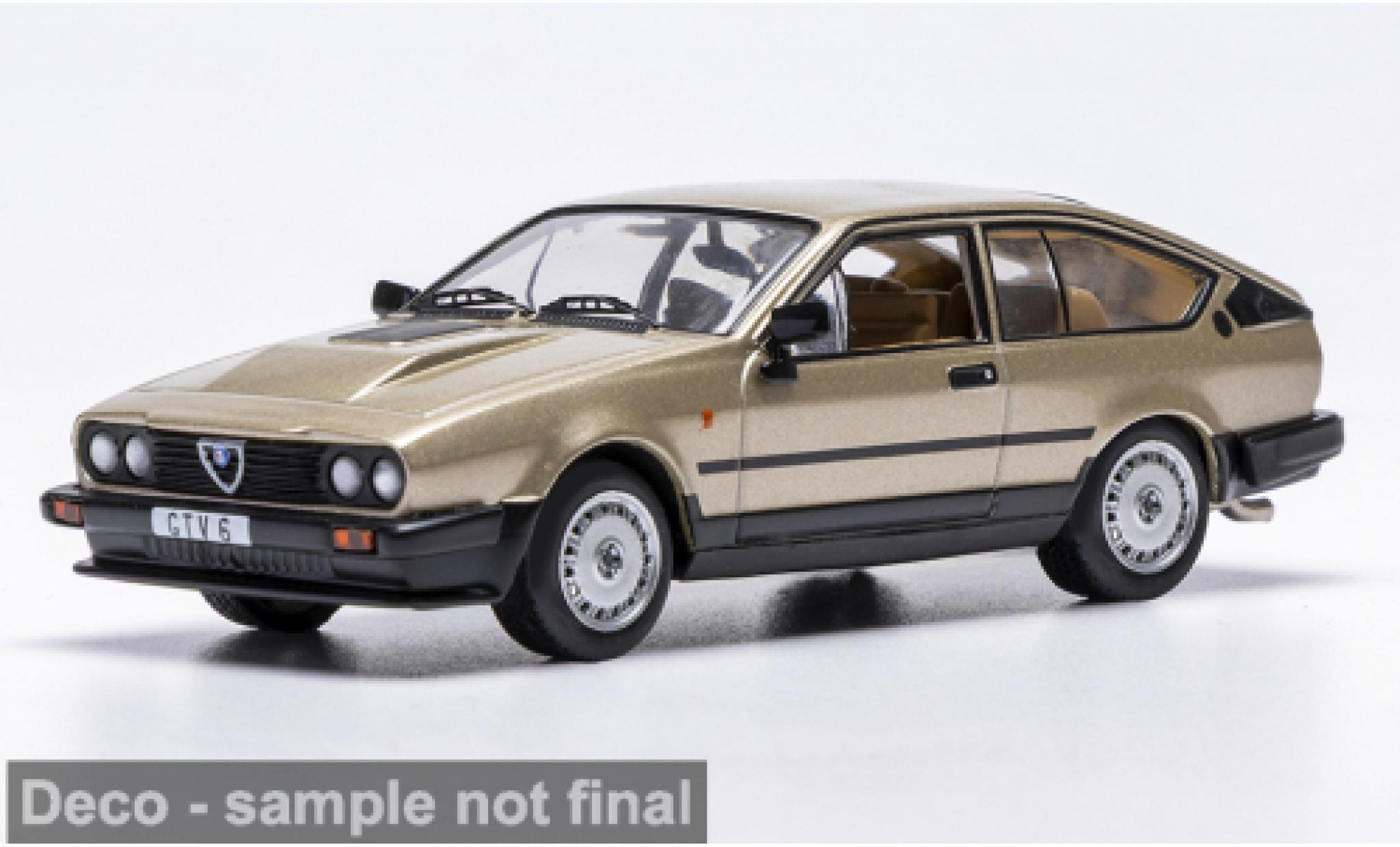 Alfa Romeo GT 1/43 IXO V 6 beige 1982 1:43 modelauto