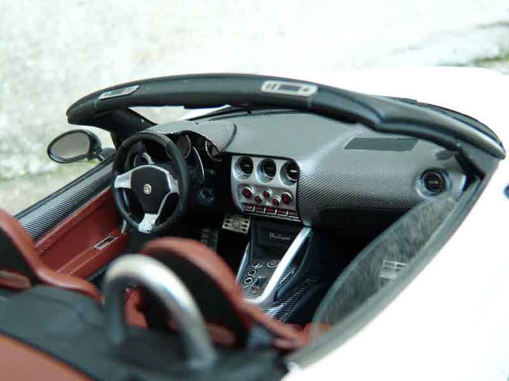 Alfa Romeo 8C competizione spider mr wit jantes alu 1/18 MR Collection