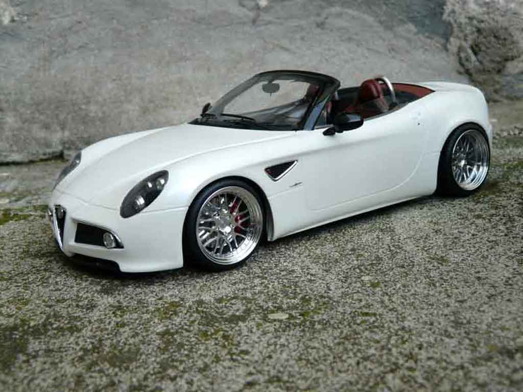 Alfa Romeo 8C competizione spider mr wit jantes alu 1/18 MR Collection