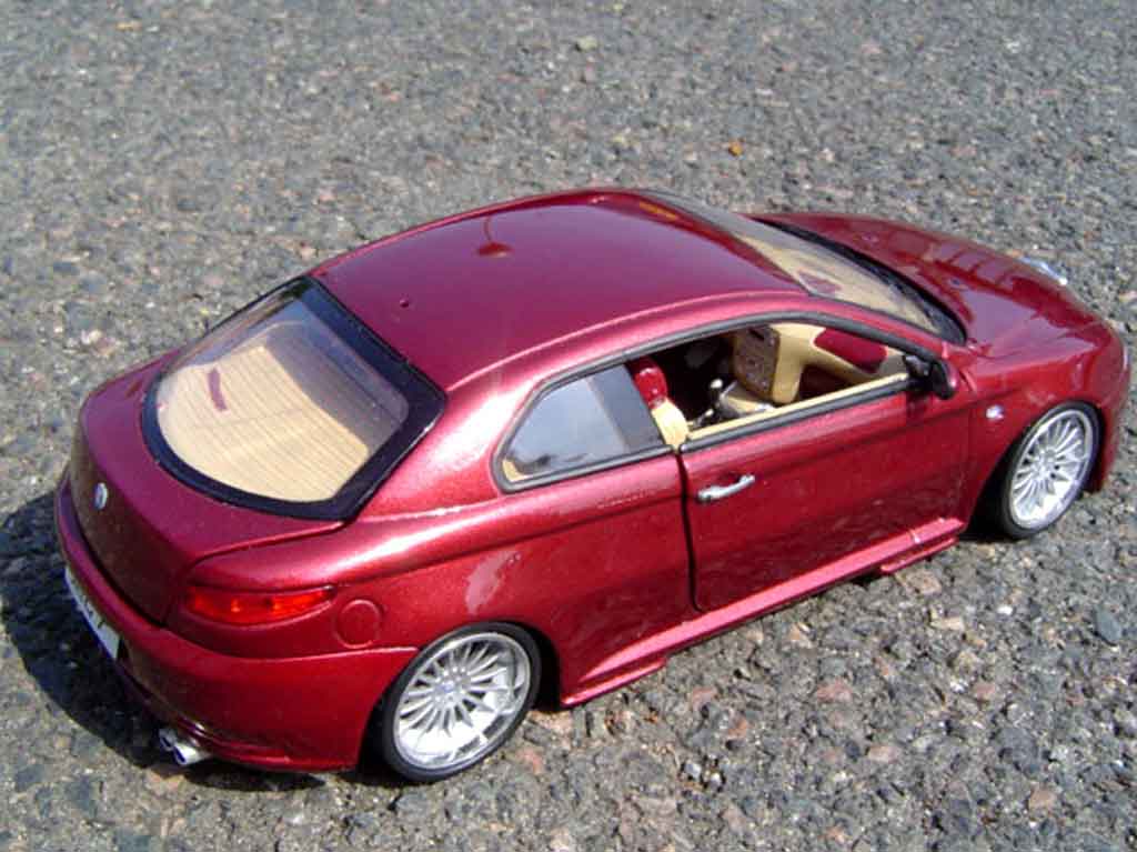 Alfa Romeo GT coupe gturismo 1/18 Welly