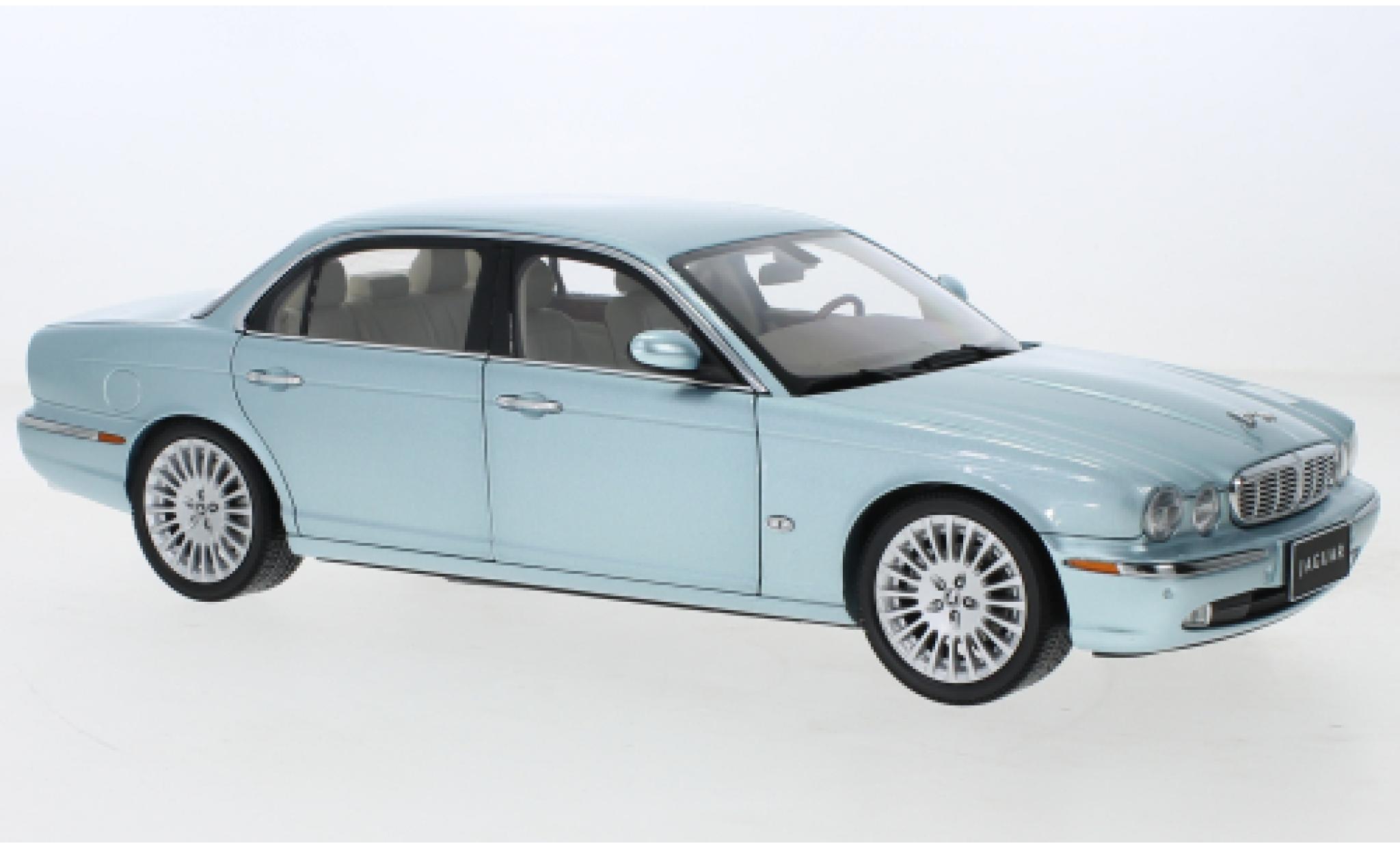 Jaguar XJ 1/18 Almost Real 6 (X350) metallic blauw clair 2006 modelauto