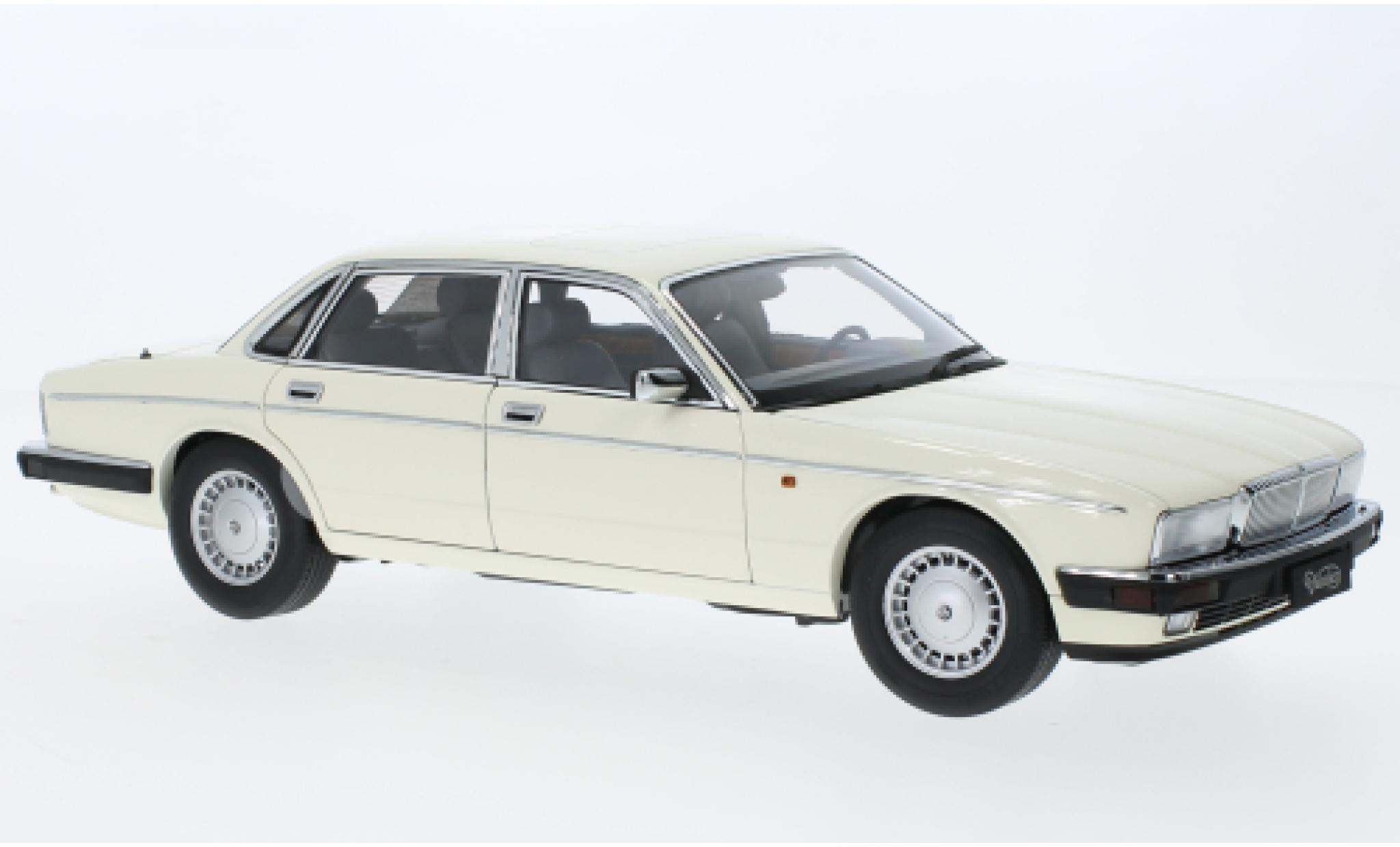 Jaguar XJ 1/18 Almost Real 6 (40) wit modelauto