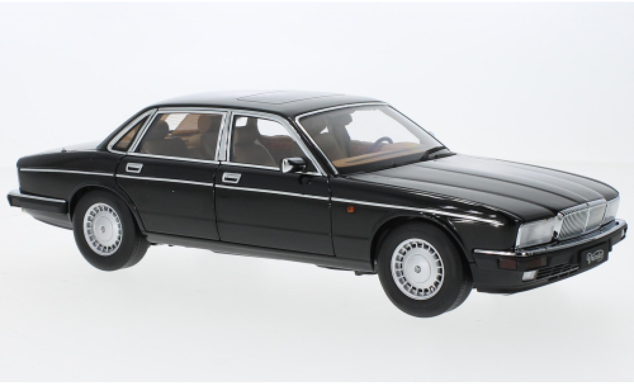 Jaguar XJ 1/18 Almost Real 6 (40) zwart modelauto