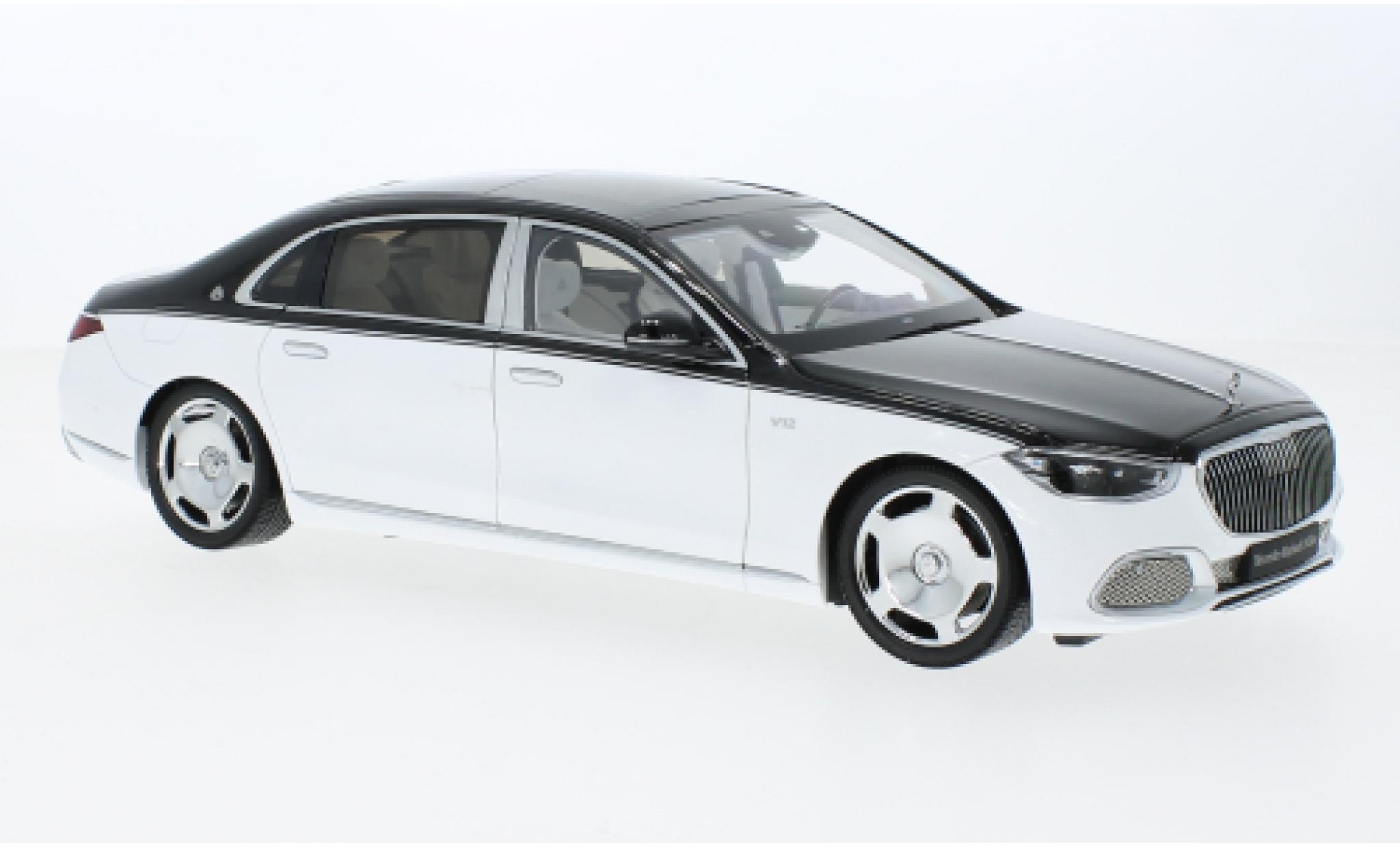Mercedes CLA 1/18 Almost Real Maybach S-classe zwart/wit 2021 modelauto