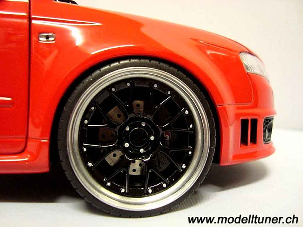 Audi RS4 avant rood jantes 19 pouces bbs rs 1/18 Minichamps