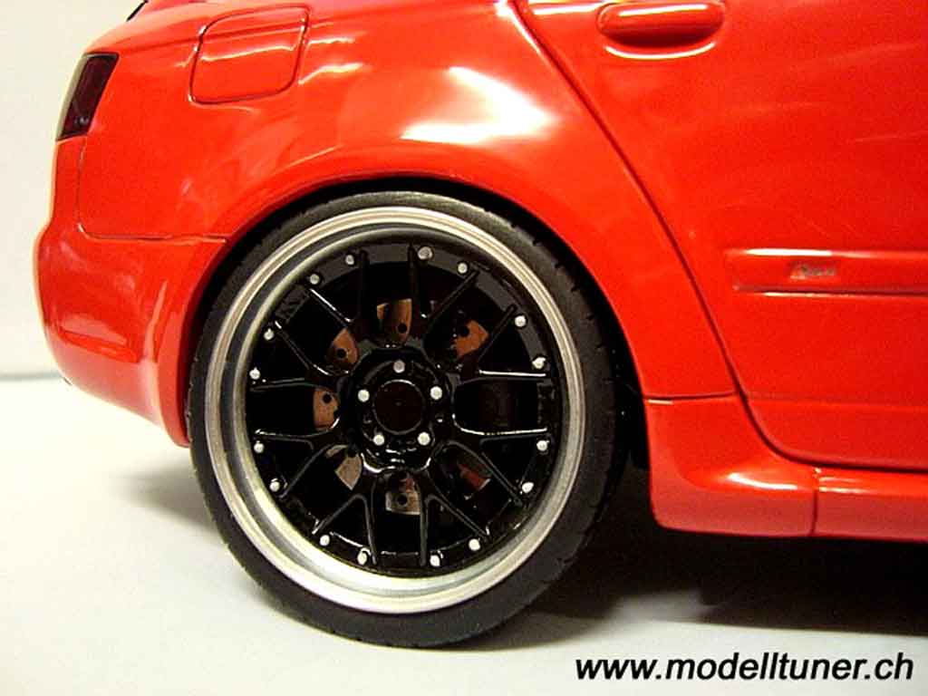 Audi RS4 avant rood jantes 19 pouces bbs rs 1/18 Minichamps