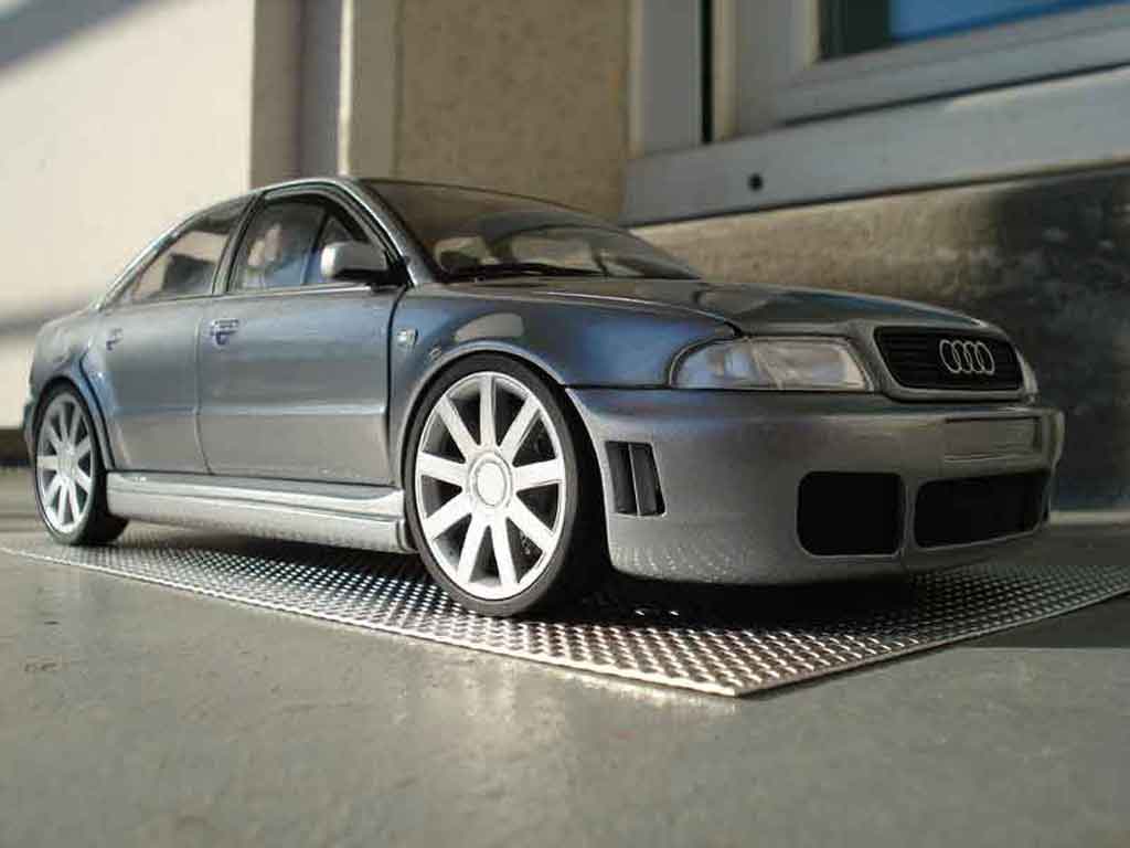 Audi S4 1/18 Ut Models v6 bi-turbo grijs jantes 18 pouces modelauto