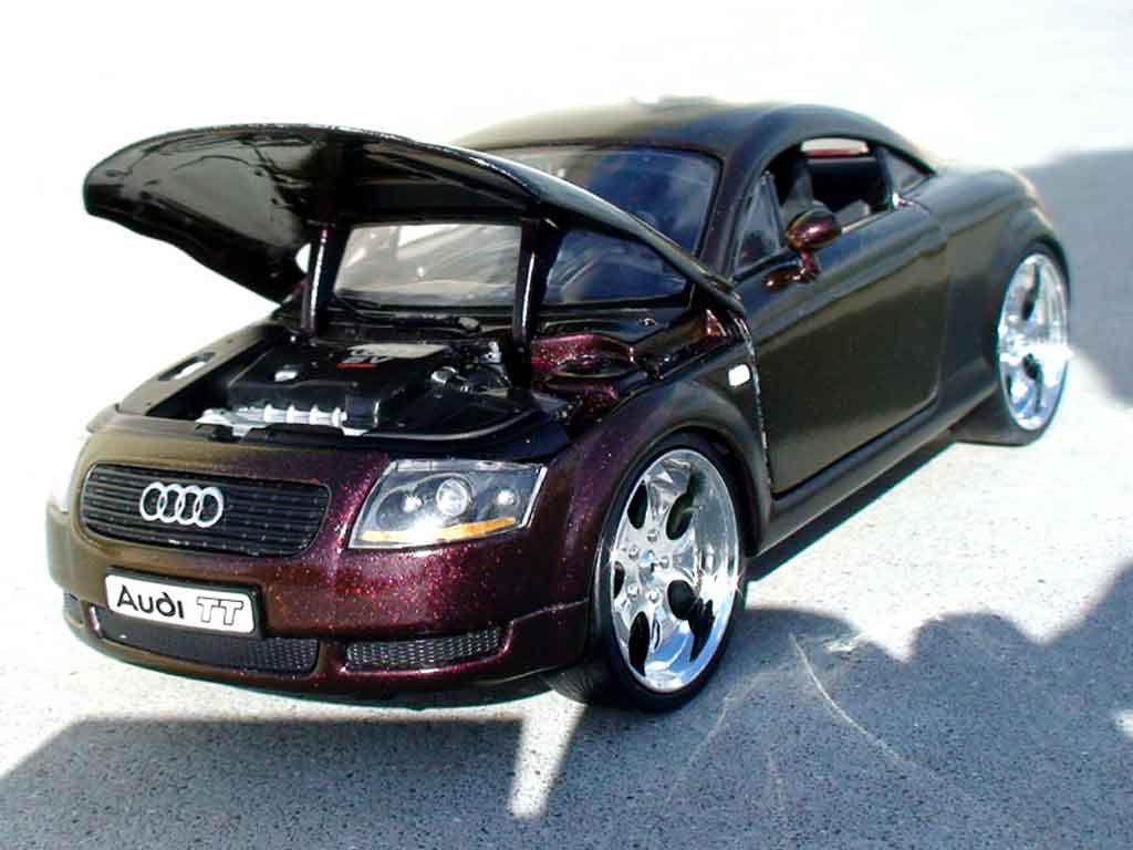 Audi TT coupe firefly peinture cameleon 1/18 Revell