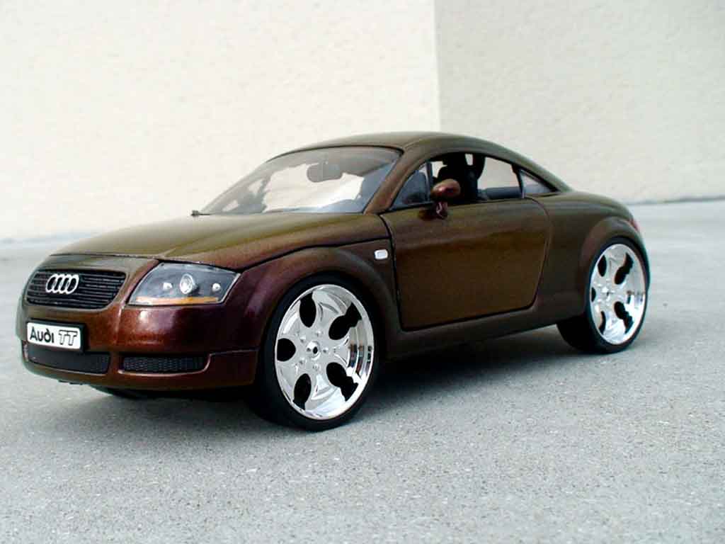 Audi TT coupe 1/18 Revell coupe firefly peinture cameleon modelauto