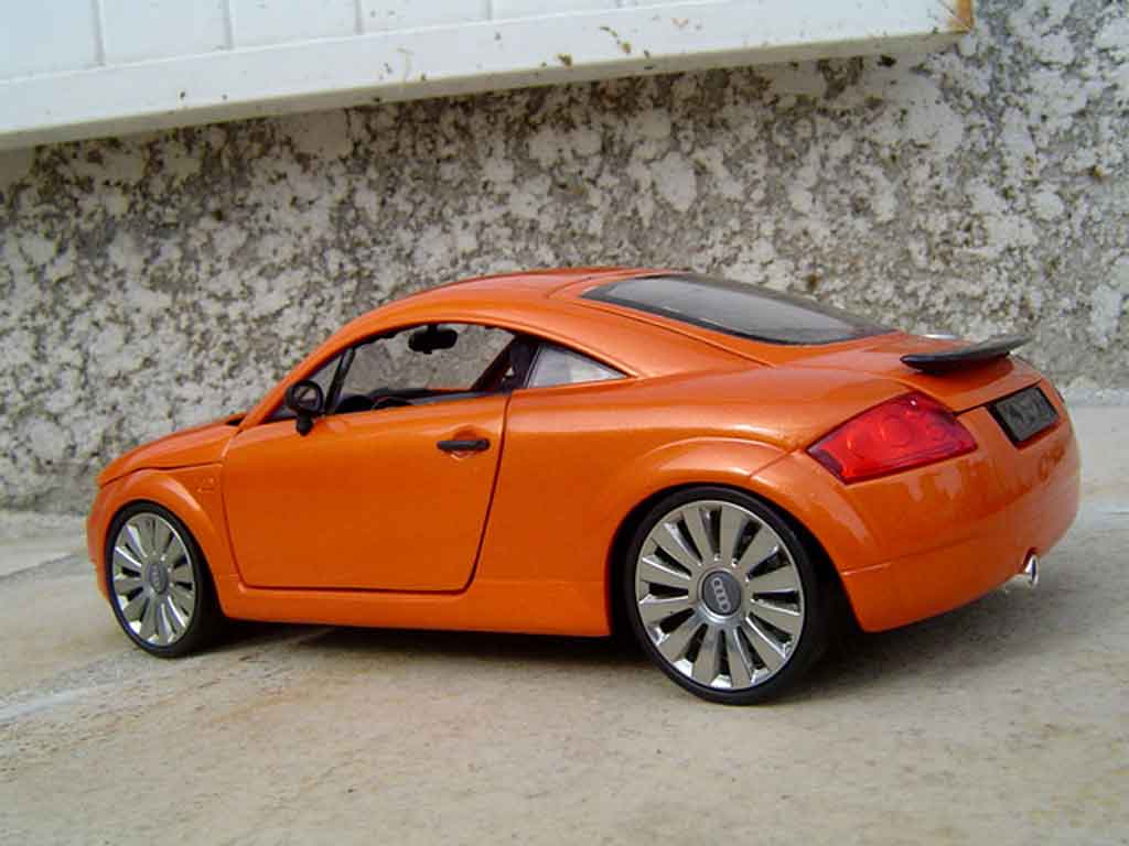 Audi TT coupe jantes audi a8 oranje lamborghini 1/18 Revell