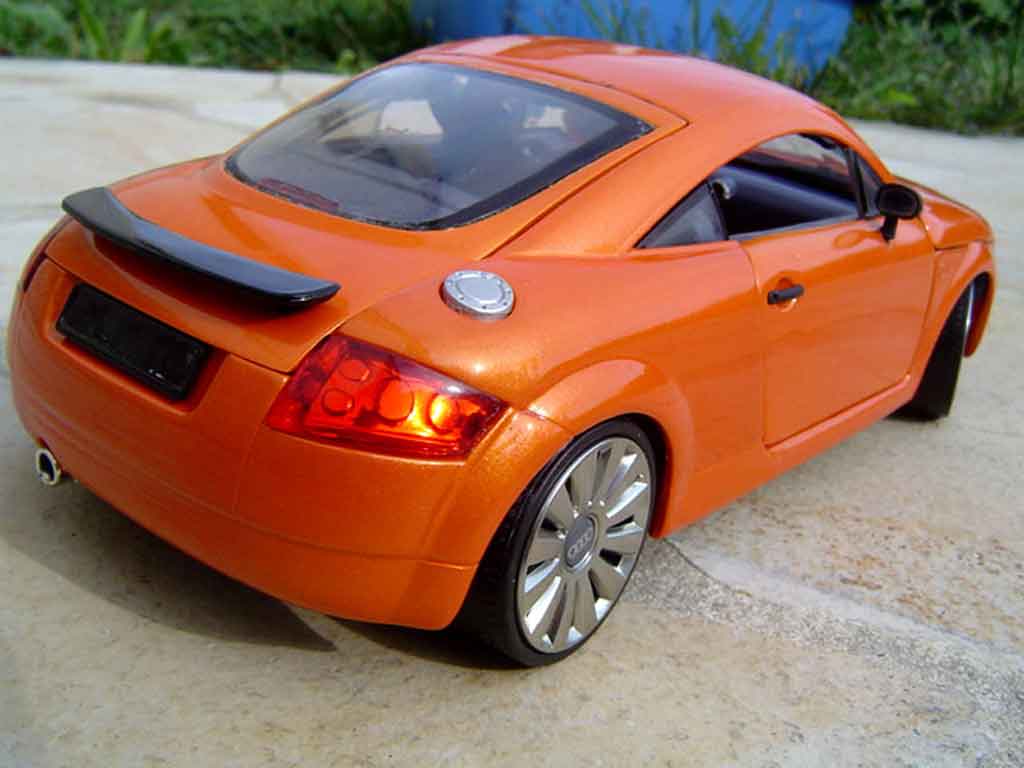 Audi TT coupe jantes audi a8 oranje lamborghini 1/18 Revell