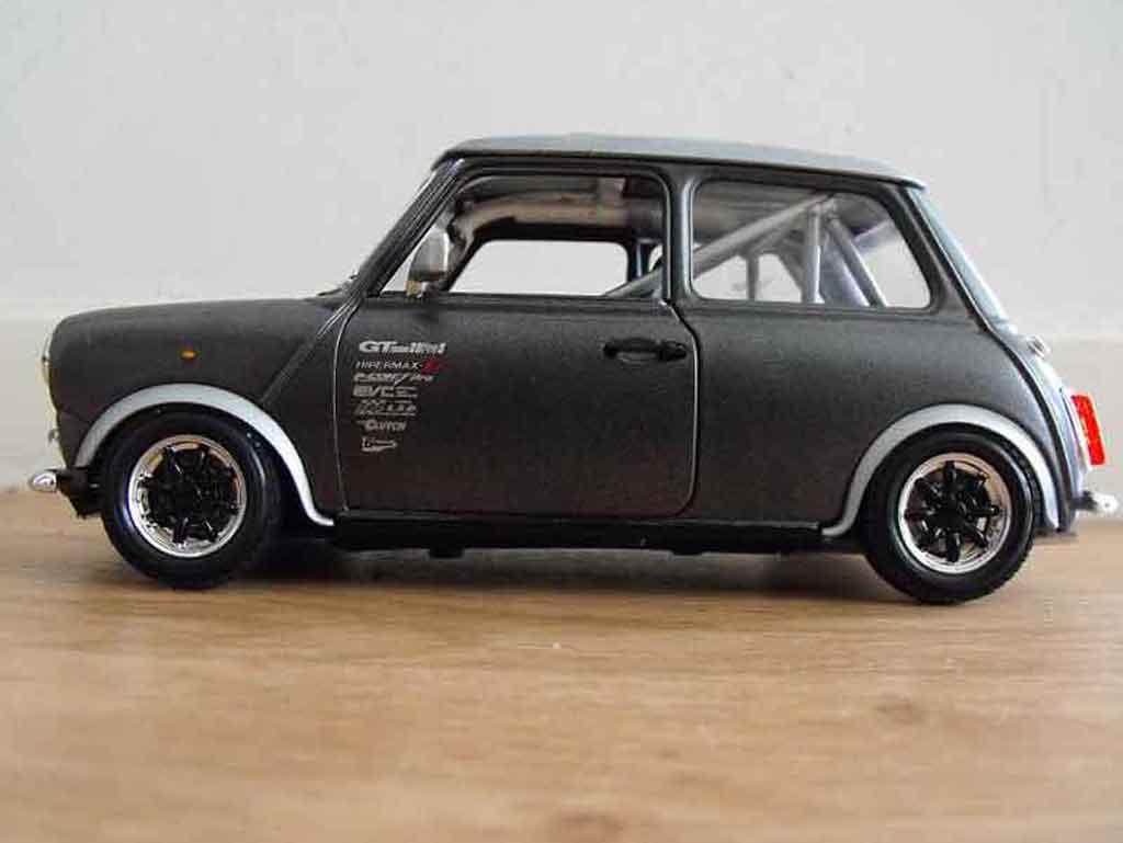 Austin Mini cooper 1969 preparation course 1/18 Burago