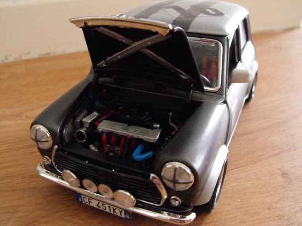 Austin Mini cooper 1969 preparation course 1/18 Burago