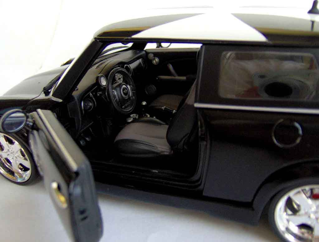 Mini Cooper D west coast choppers 1/18 Maisto