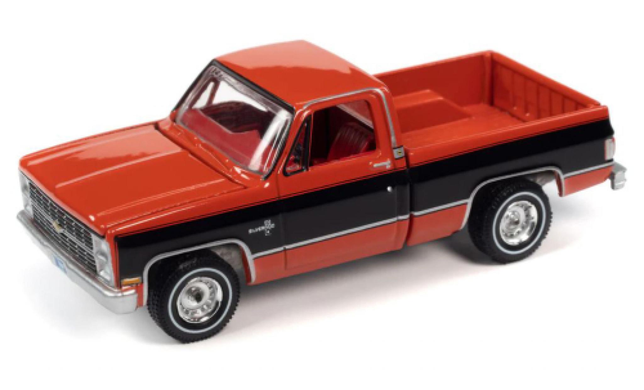 Chevrolet Silverado 1/64 Auto World 10 Fleetside rood/zwart 1984 modelauto