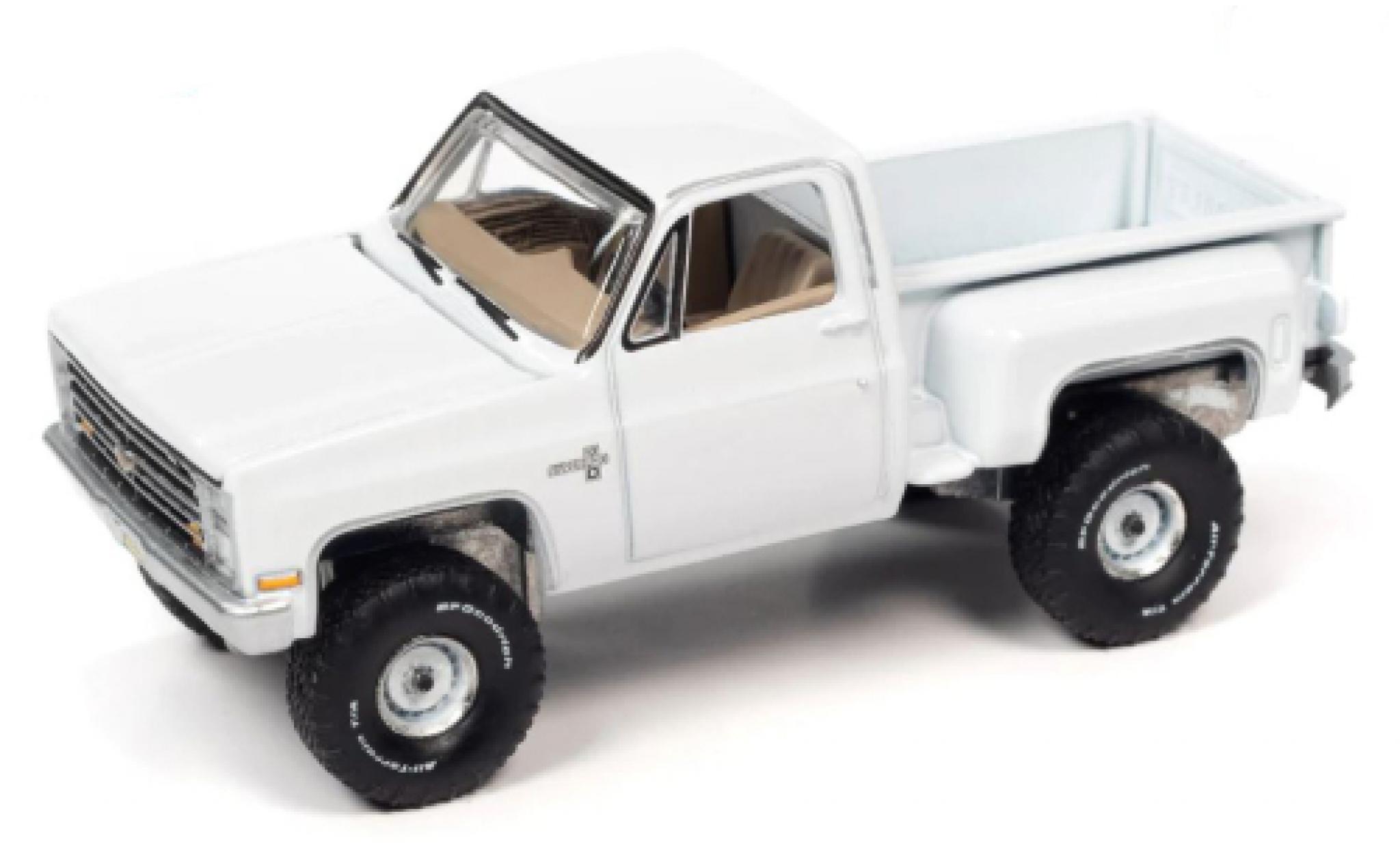 Chevrolet Silverado 1/64 Auto World K10 Stepside wit 1986 modelauto