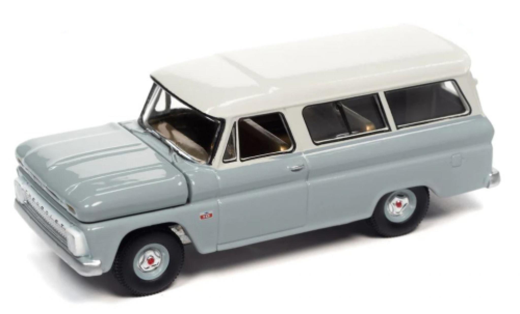 Chevrolet Suburban 1/64 Auto World grijs clair/wit 1966 modelauto