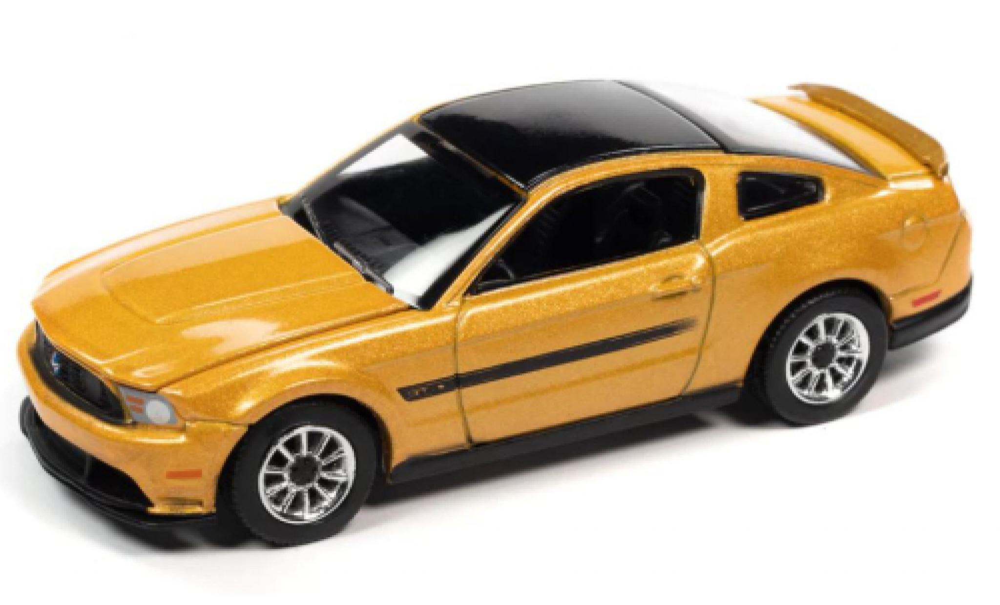 Ford Mustang 1/64 Auto World GT/CS metallic geel 2012 modelauto