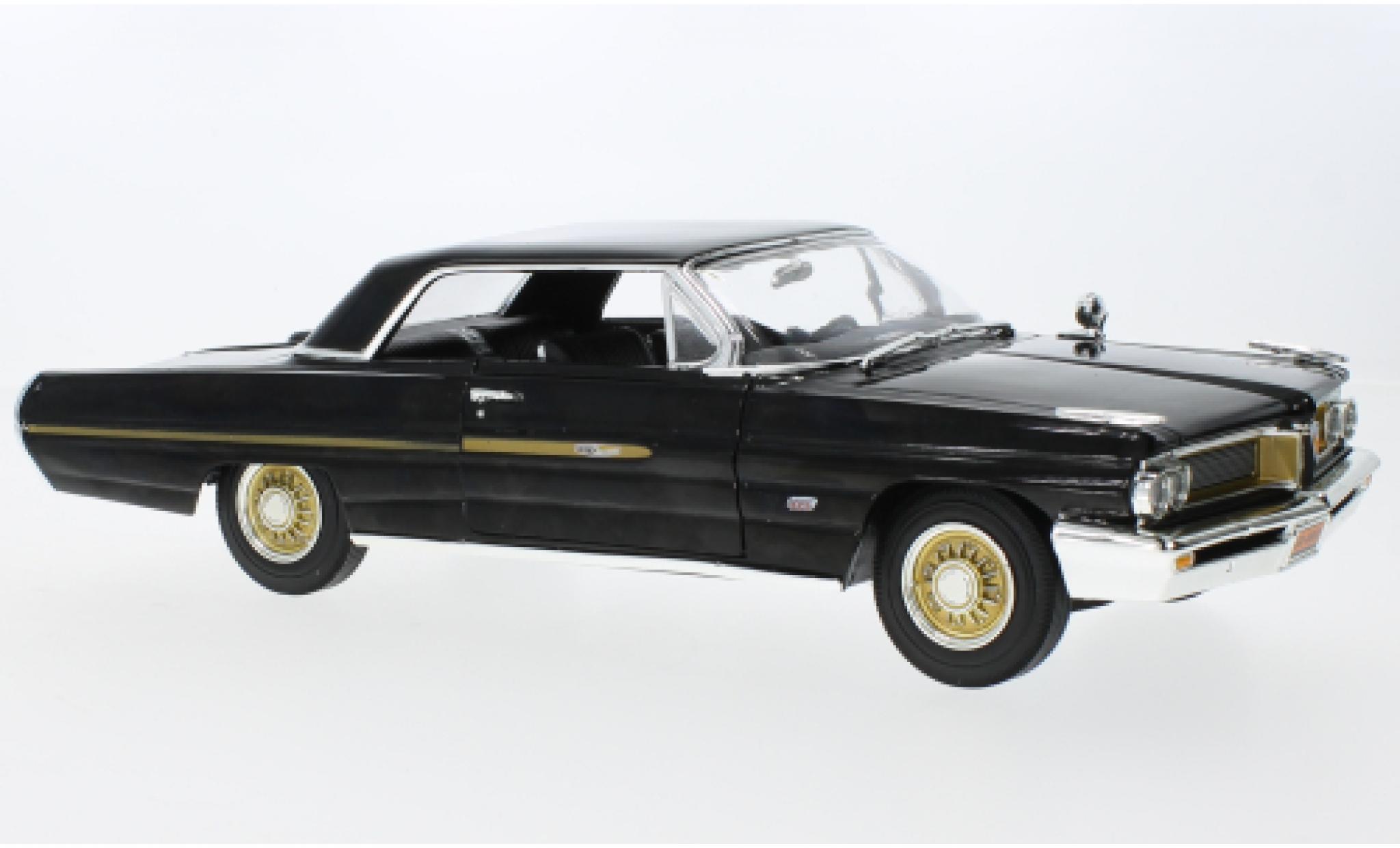 Pontiac Grand Prix 1/18 Auto World Fireball Roberts Edition zwart/dor&eacute; 1962 modelauto