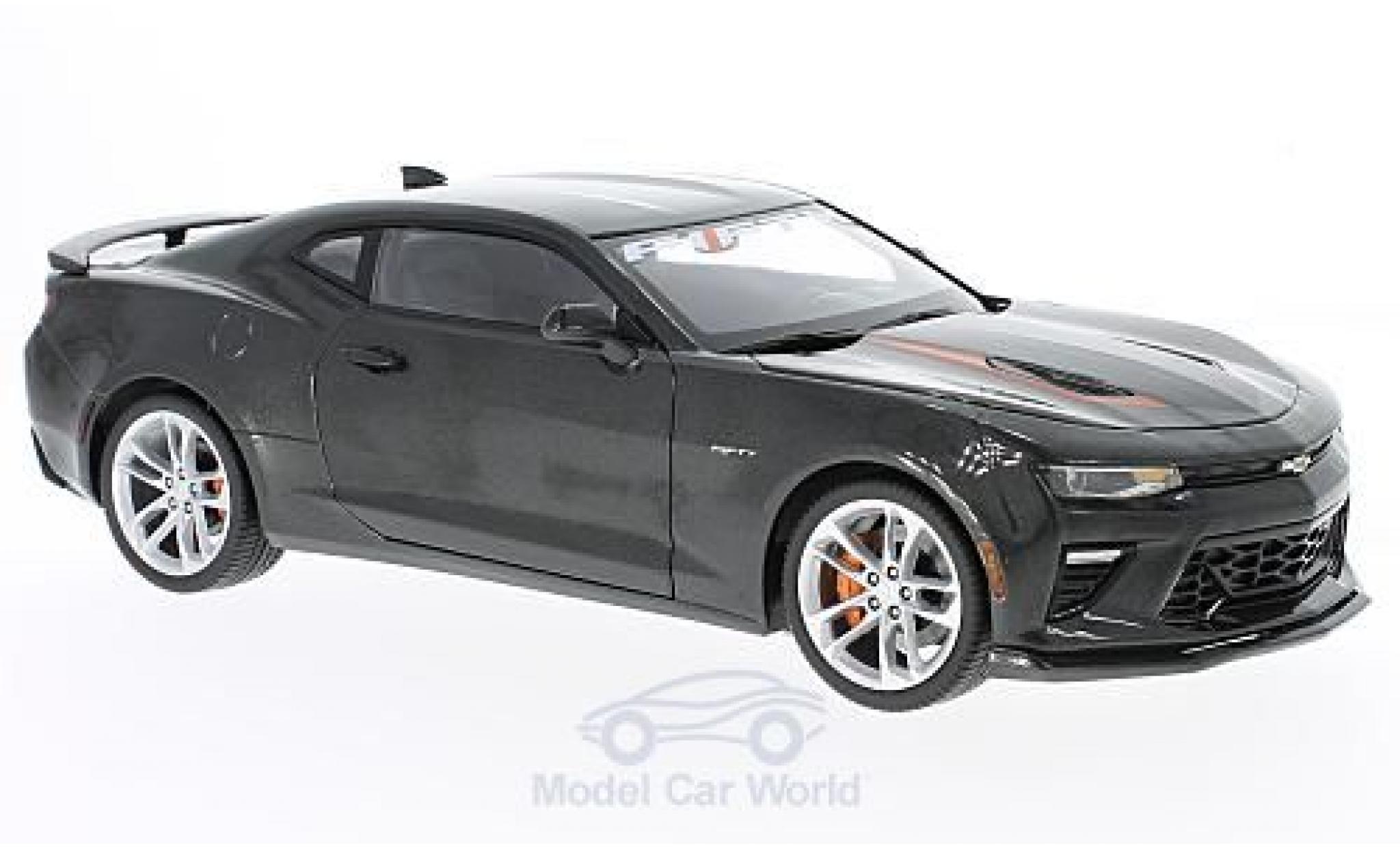 Chevrolet Camaro RS 1/18 Auto World SS metallic grijs 2017 50th Anniversary modelauto