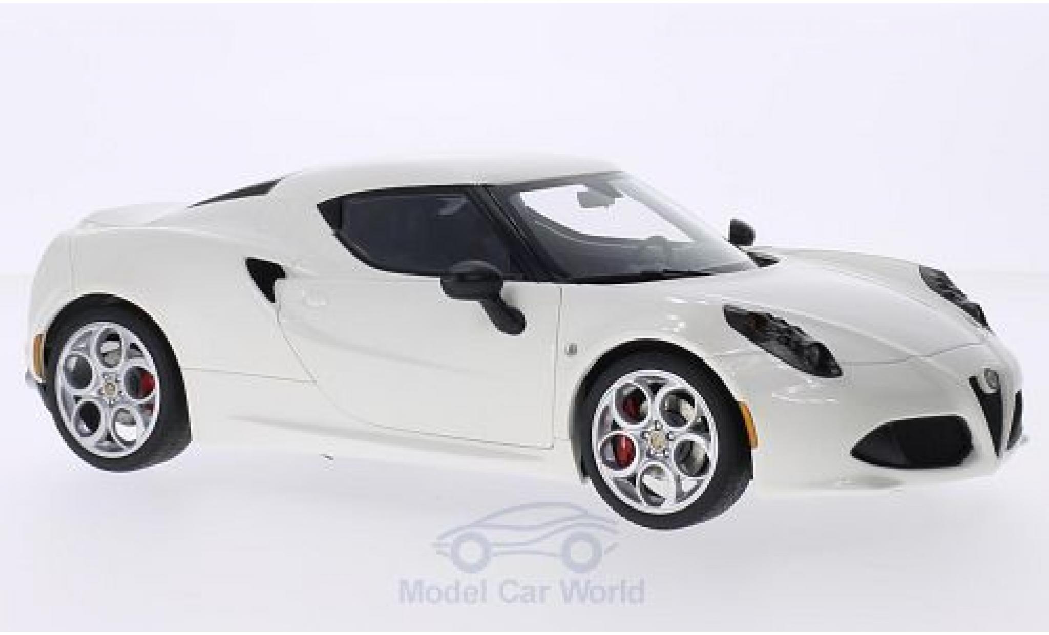 Alfa Romeo 4C 1/18 AUTOart metallic wit 2013 modelauto