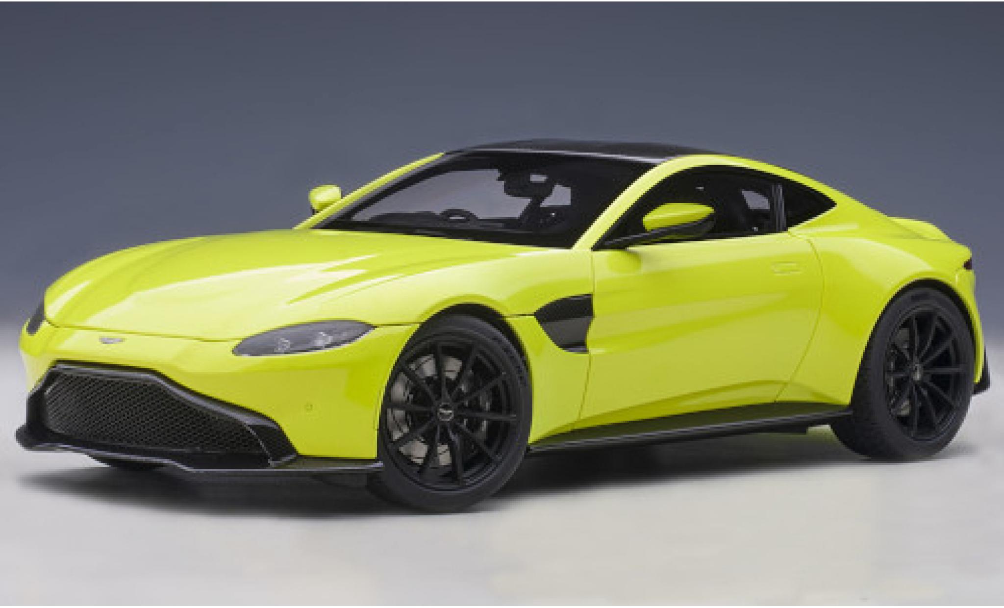Aston Martin Vantage 1/18 AUTOart geel/carbon RHD 2019 modelauto