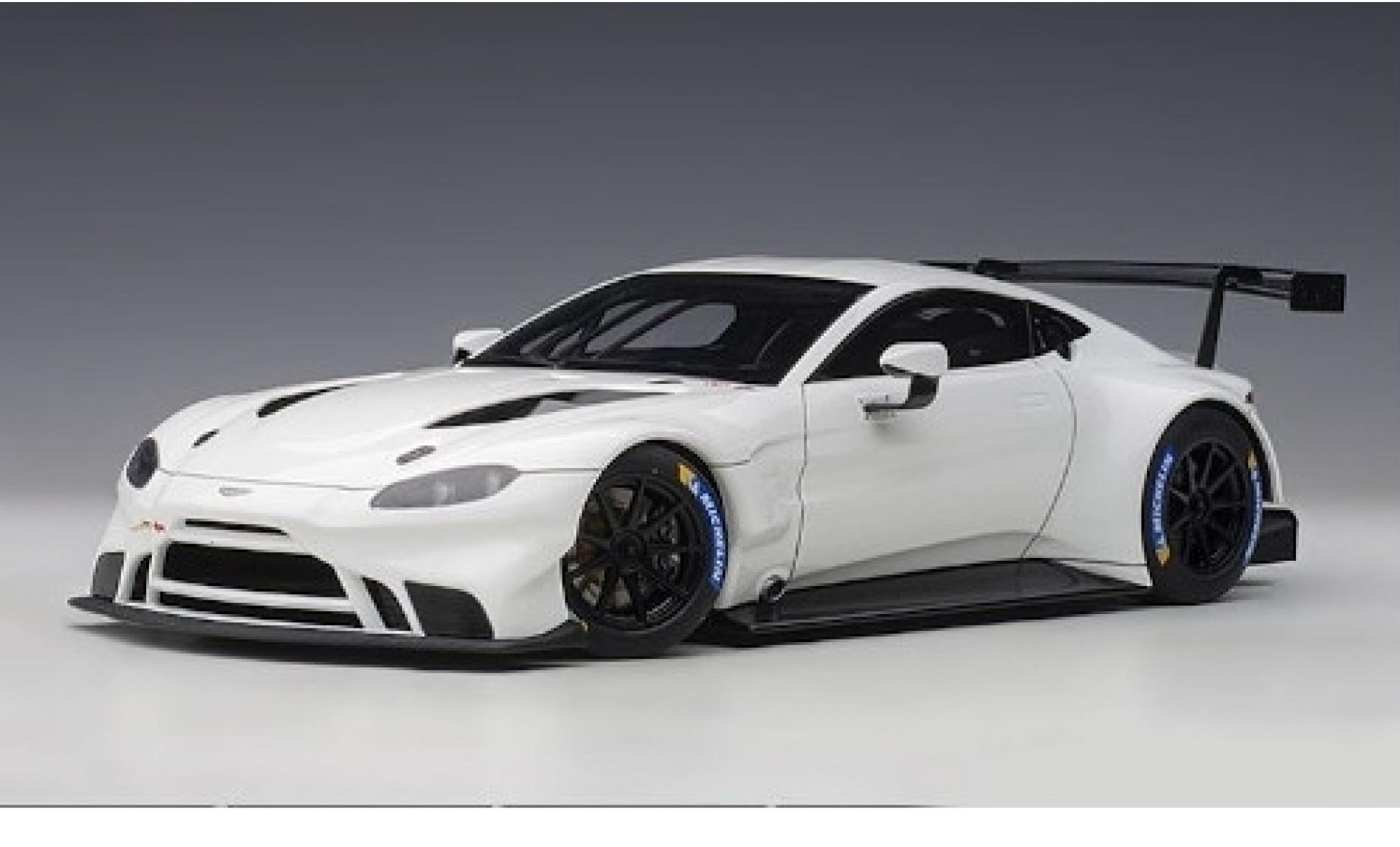 Aston Martin Vantage 1/18 AUTOart GTE Le Mans wit 2018 Plain Body Version modelauto