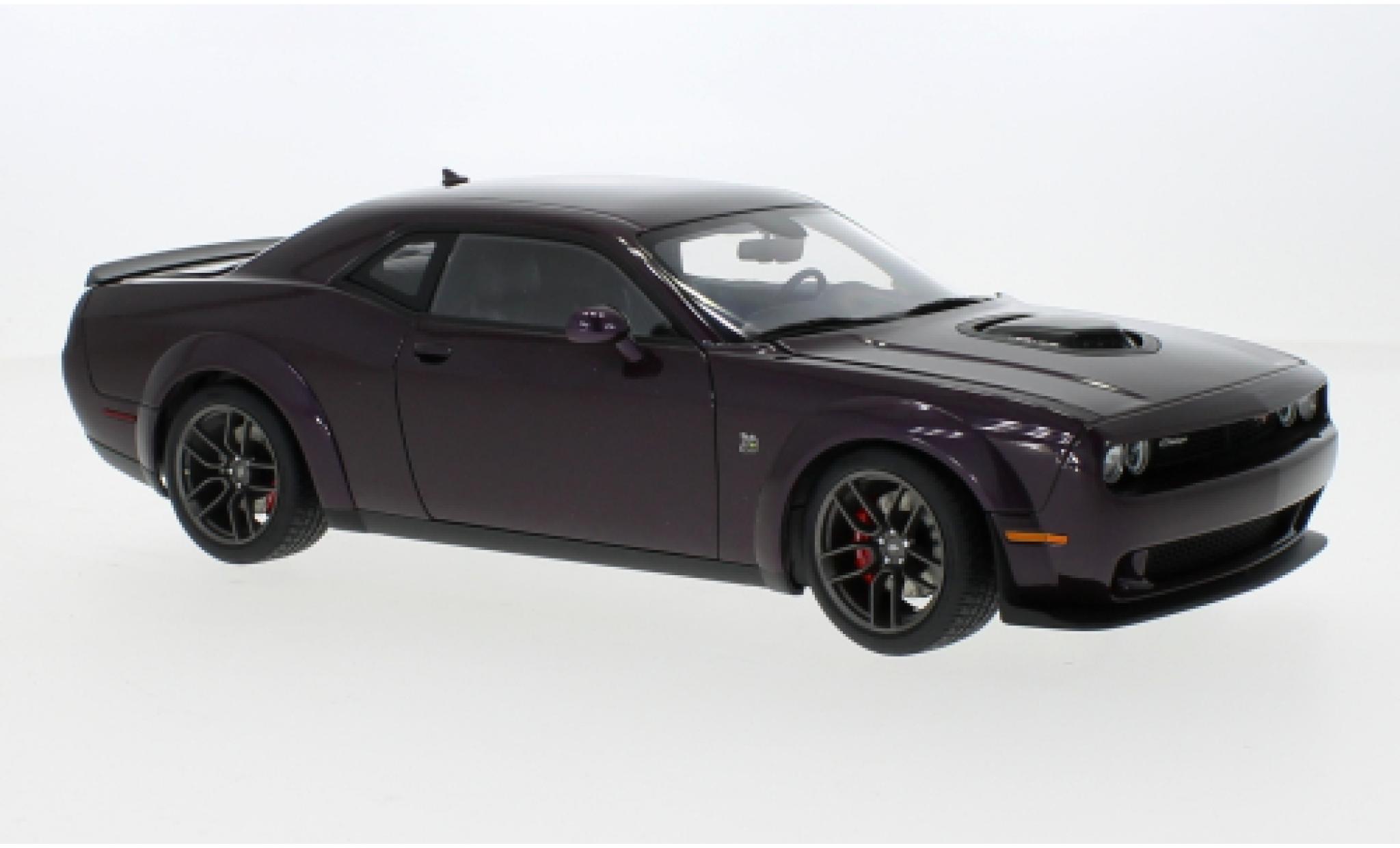 Dodge Challenger 1/18 AUTOart R/T Scat Pack Shaker Widebody metallic paars 2022 modelauto