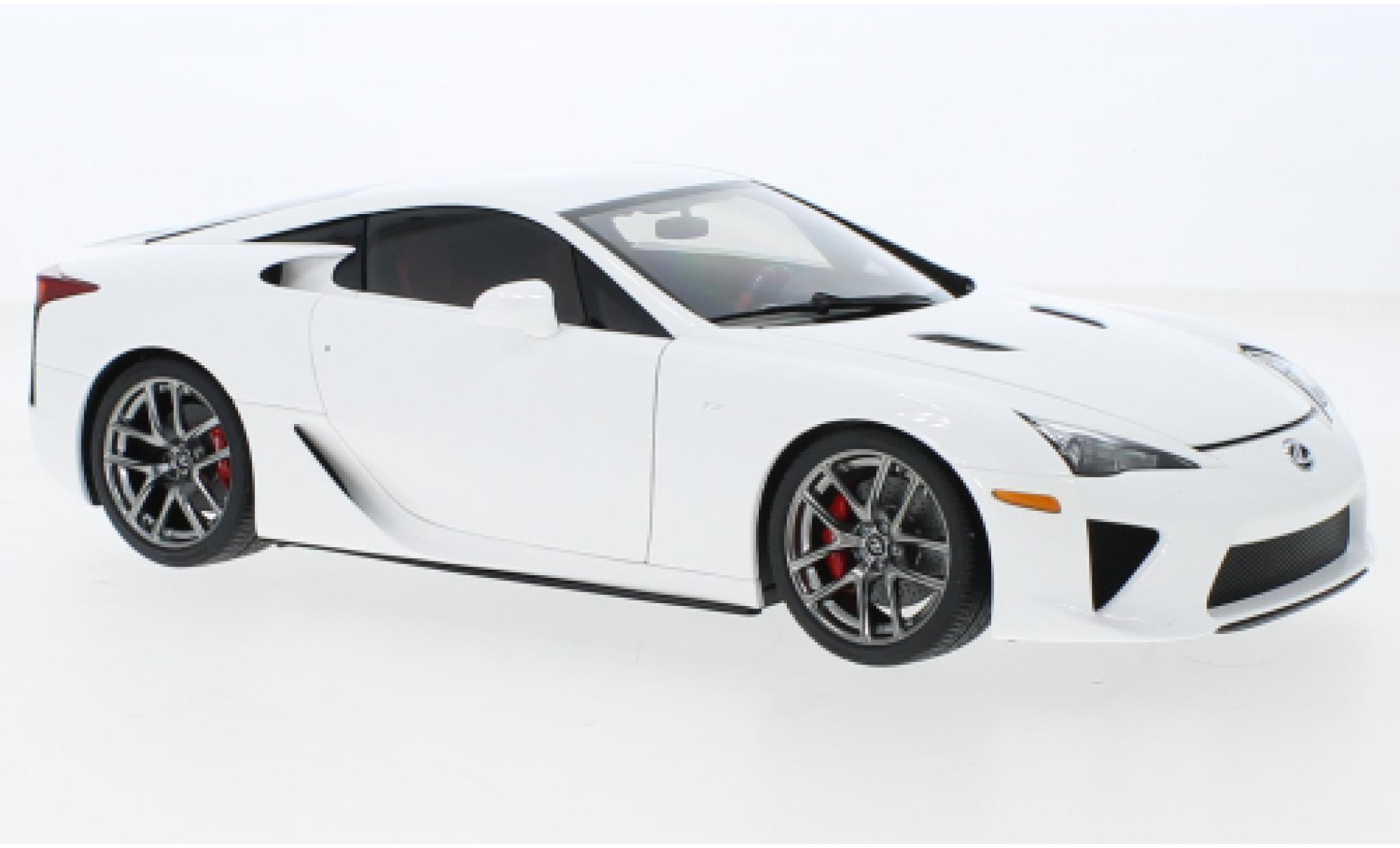Lexus LFA 1/18 AUTOart wit 2010 modelauto