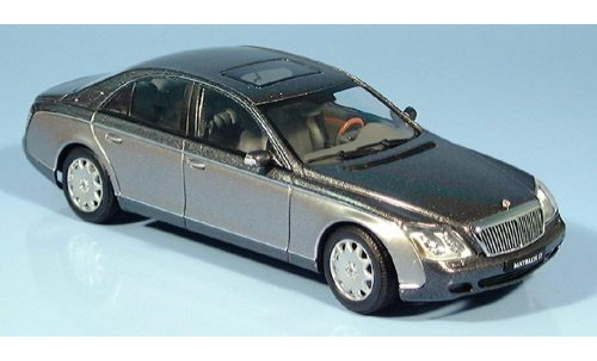 Maybach 57 1/43 AUTOart SWB grijs/d 2002 modelauto