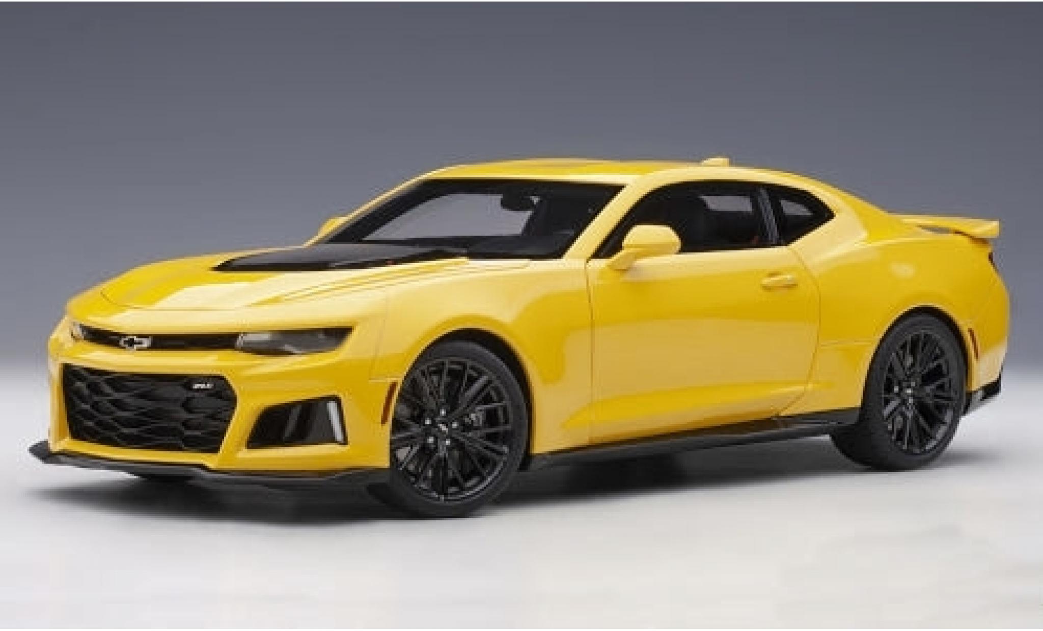 Chevrolet Camaro 1/18 AUTOart ZL1 geel/carbon 2017 modelauto