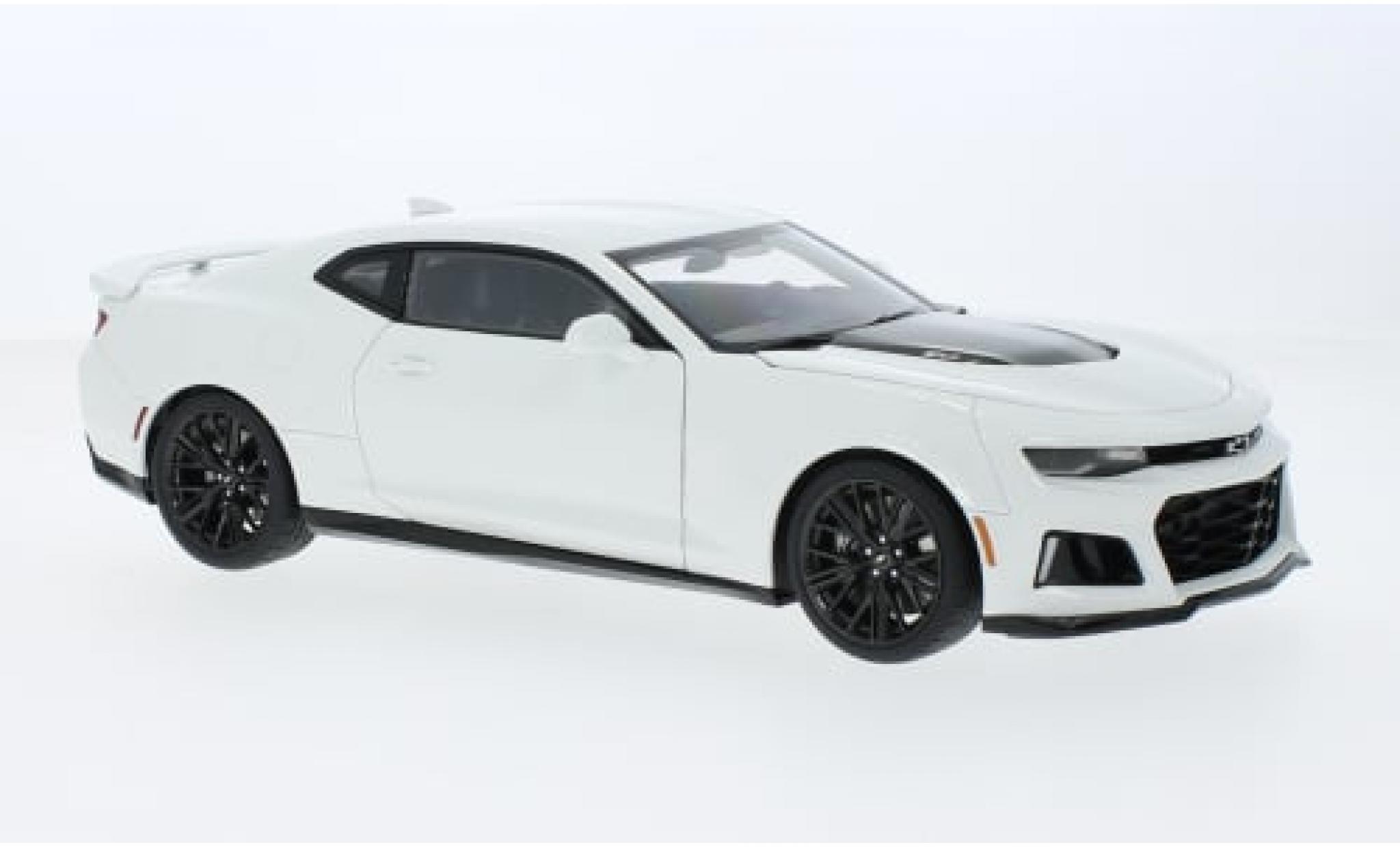 Chevrolet Camaro 1/18 AUTOart ZL1 wit 2017 1:18 modelauto