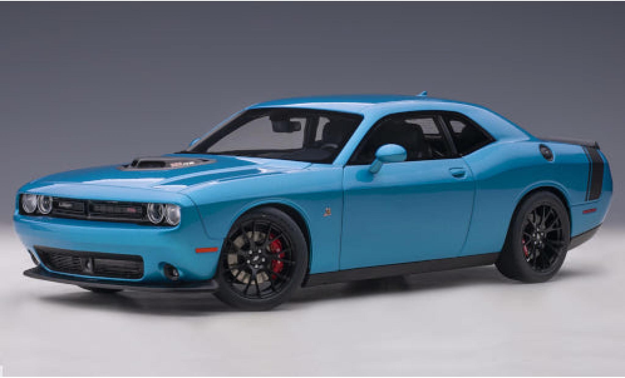 Dodge Challenger 1/18 AUTOart 392 HEMI Scat Pack Shaker metallic blauw/matt-zwart 2018 modelauto