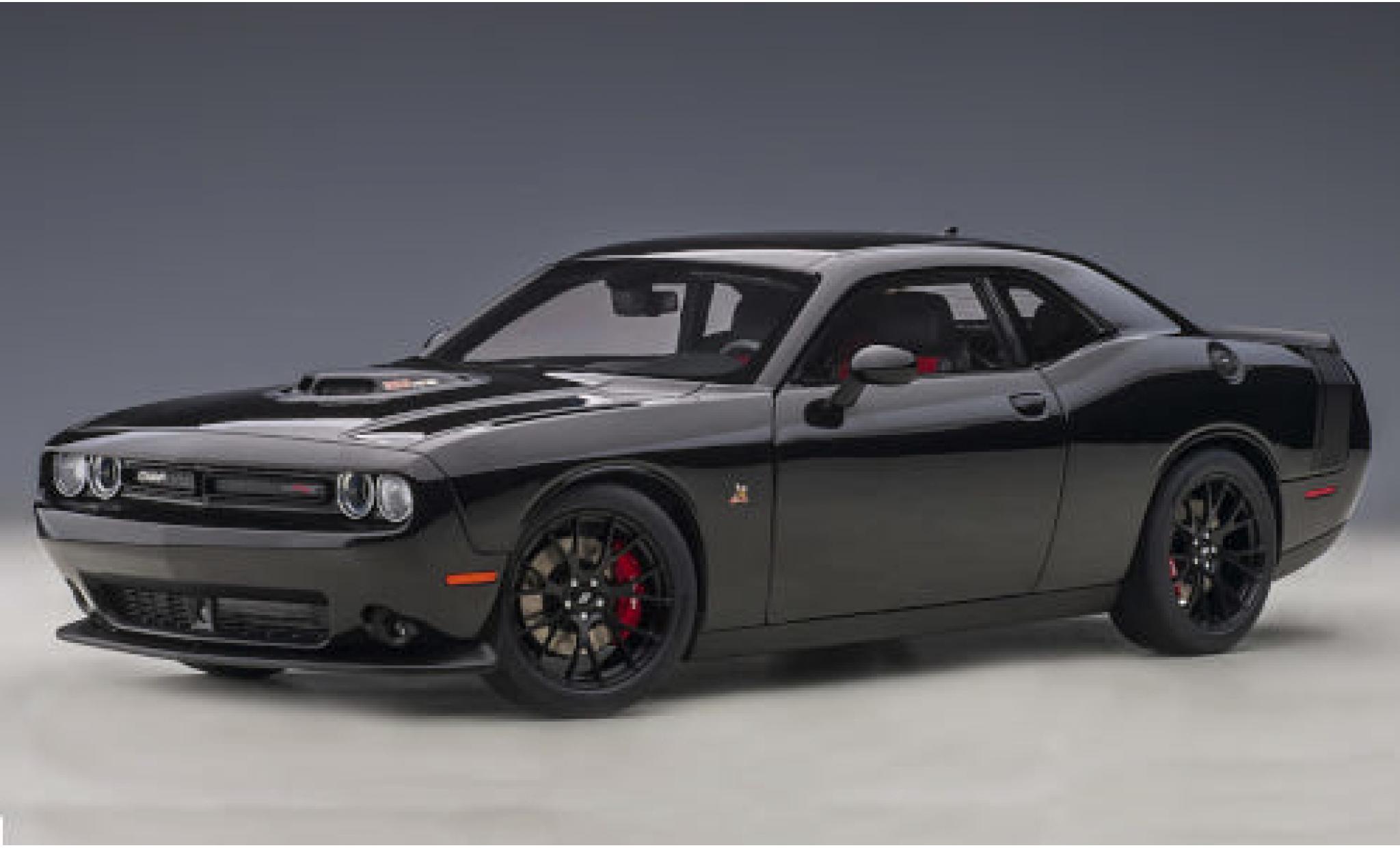 Dodge Challenger 1/18 AUTOart 392 HEMI Scat Pack Shaker zwart/matt-zwart 2018 modelauto