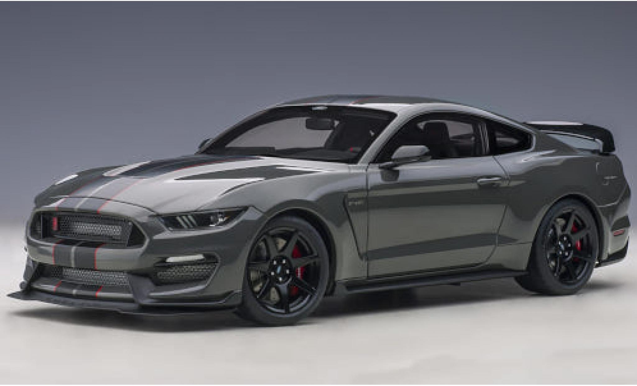 Ford Mustang 1/18 AUTOart Shelby GT-350R metallic grijs/matt-zwart 2017 modelauto