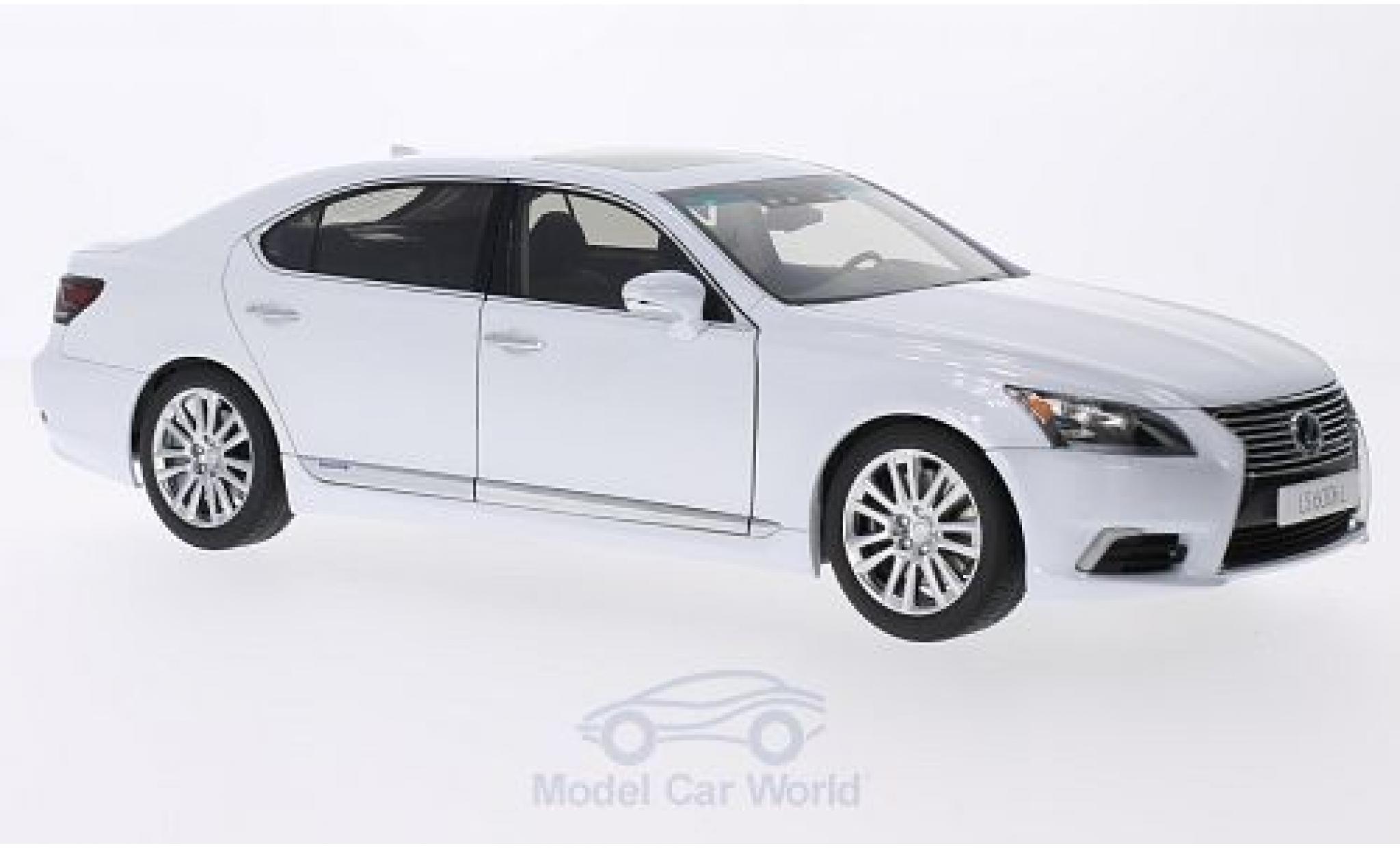 Lexus LS 1/18 AUTOart 600hL metallic wit 2013 modelauto