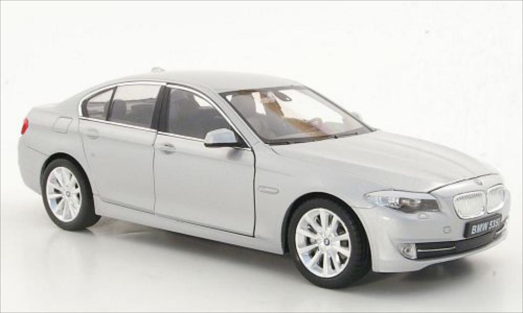 Bmw 535 1/24 Welly i (F10) grijs modelauto