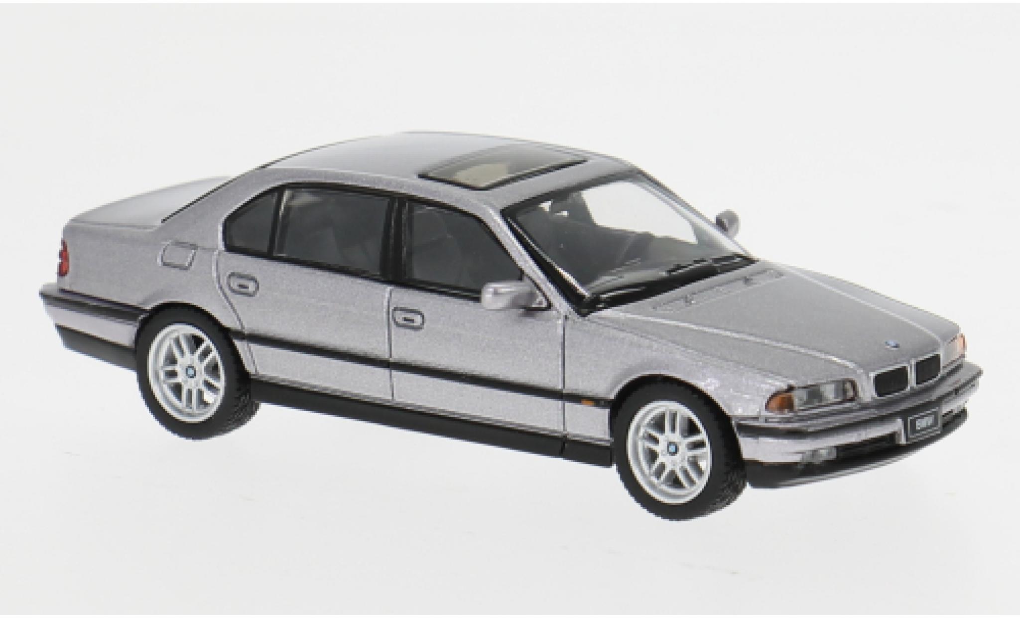 Bmw 750 1/64 Mini GT iL (E38) grijs 1:64 modelauto