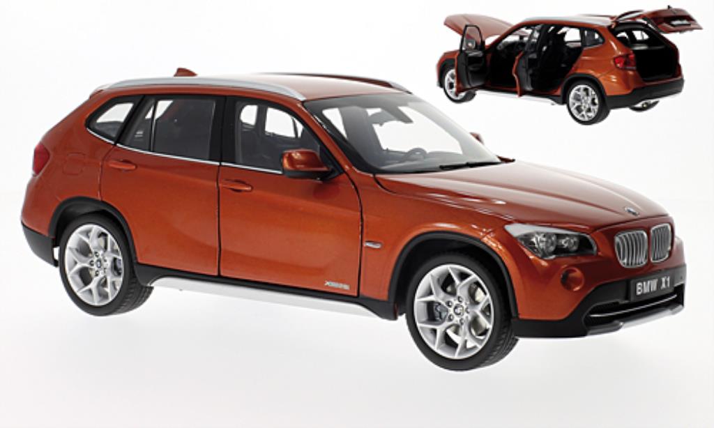 Bmw X1 E84 1/18 Kyosho E84 xDrive 28i oranje modelauto